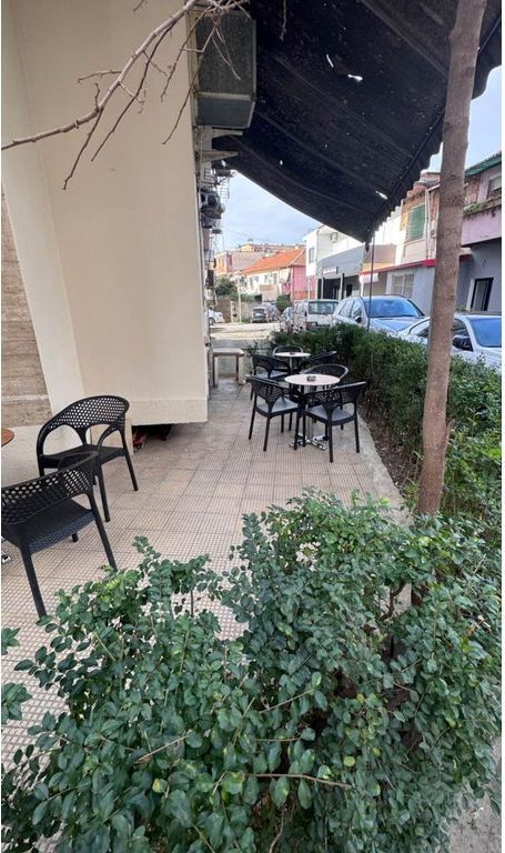 SHITJE BIZNESI BAR RESTORANT NE RINAS