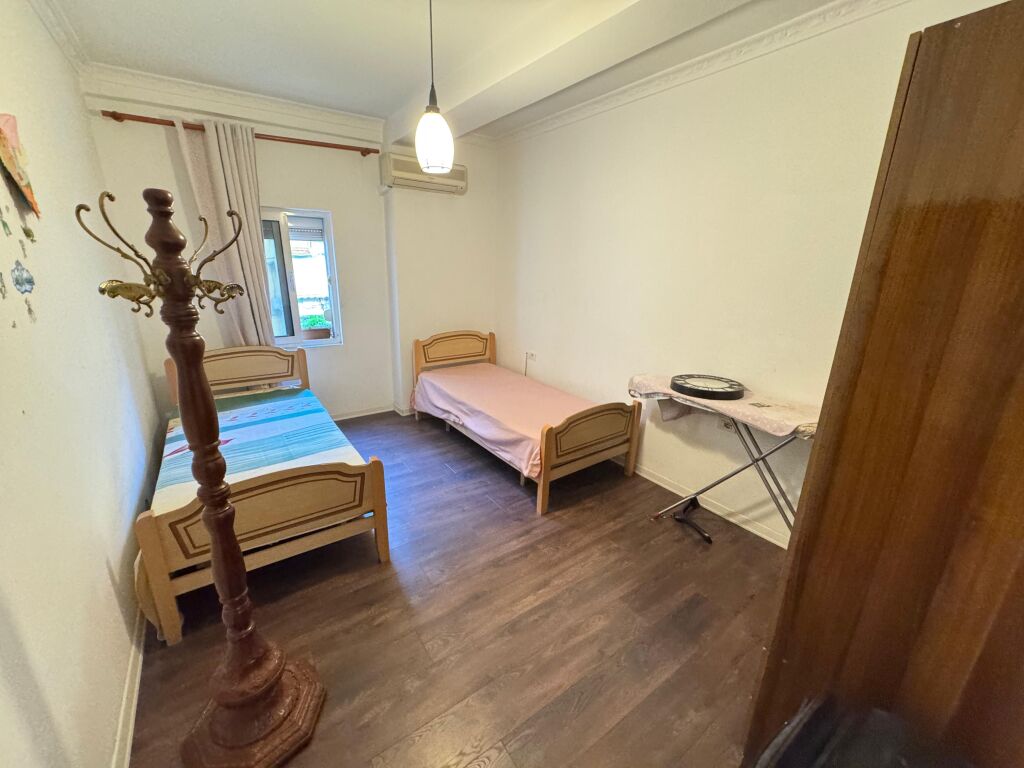 Jepet me qera Apartament 2+1  Adresa : Dob Bosko afer Spar  E mobiluar  Kati 2 pa ashensor  Cmimi 600€