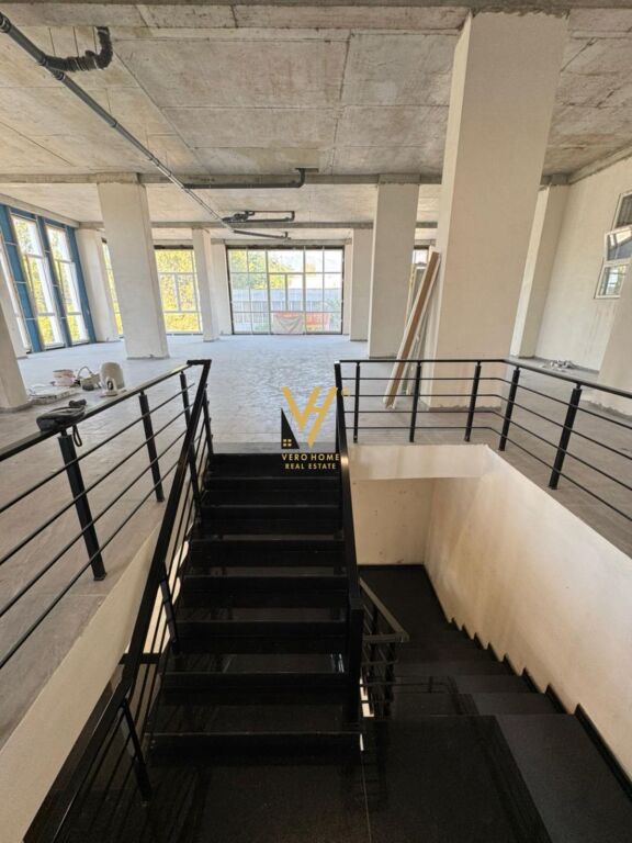 BUSINESS PREMISES FOR RENT 1,100 M2 AT NEW BOULEVARD 6,800 EURO