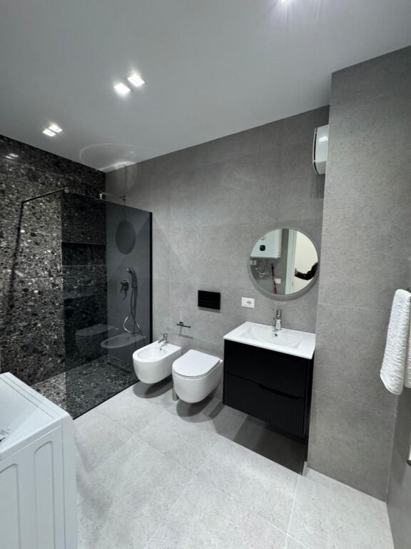 🏠 Affittasi appartamento 2+1+2 📍 Via Jordan Misja, vicino a SPAK – Tirana💰 80.000 lek al mese