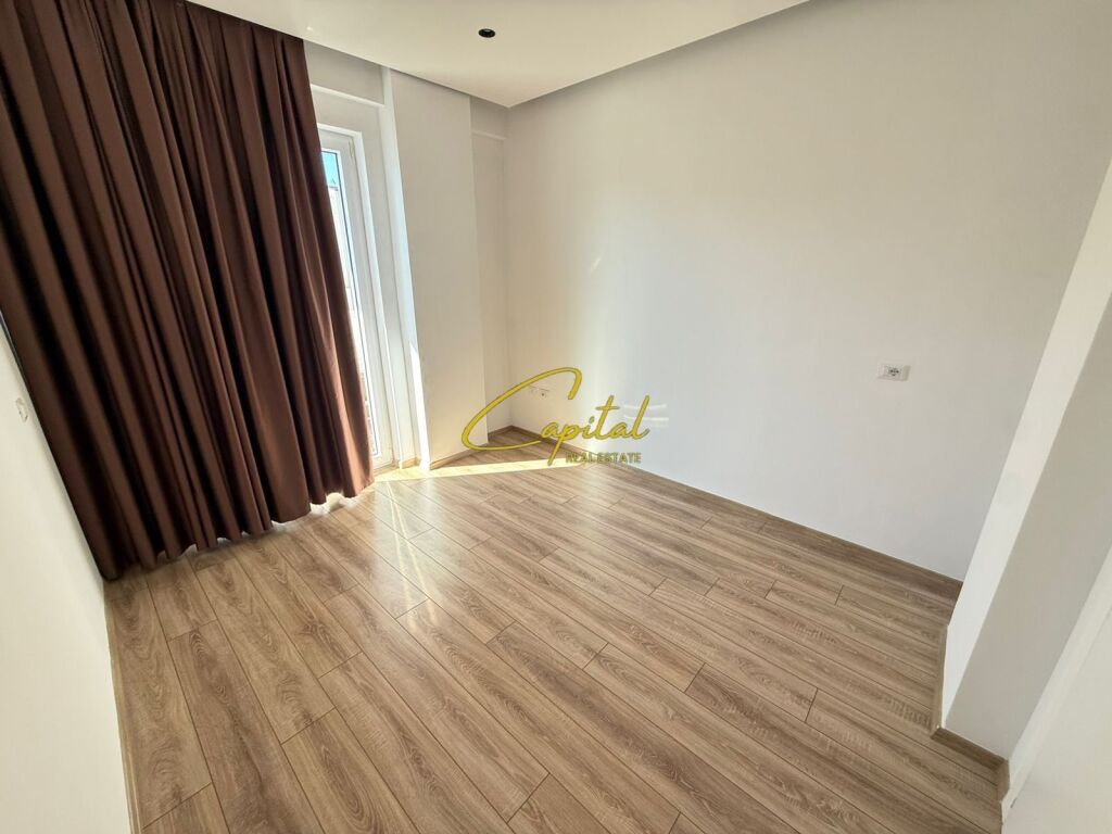 ZYRE ME QIRA 110 M2 KOMUNA E PARISIT 900 EURO