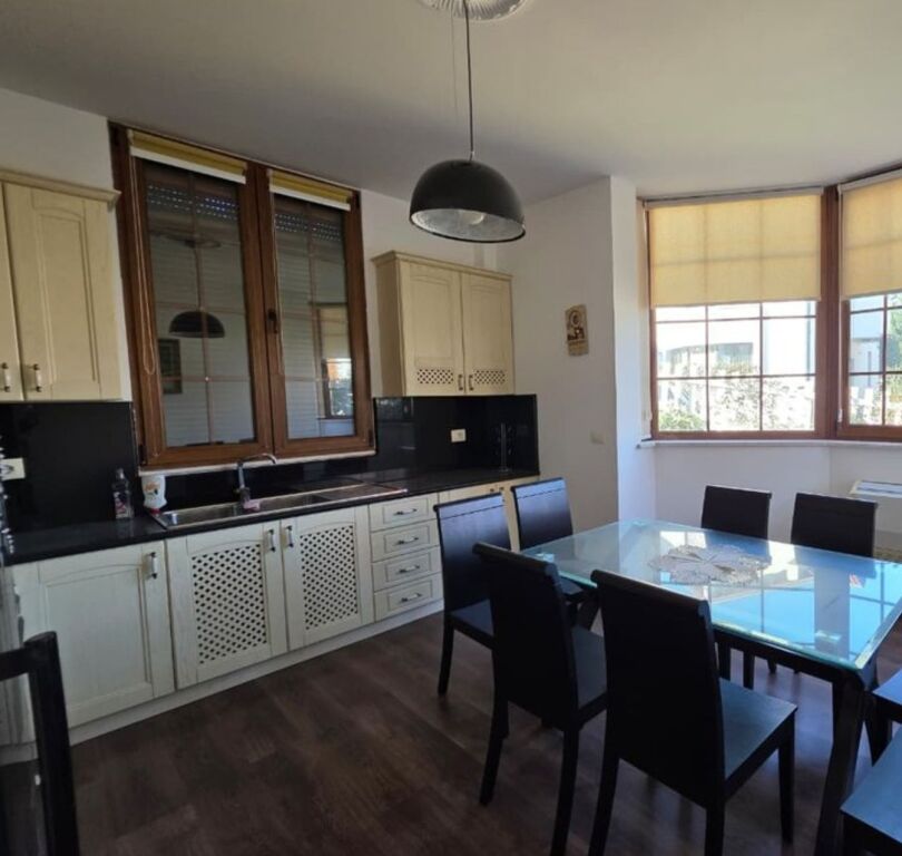 🏡 Villa con cortile in affitto