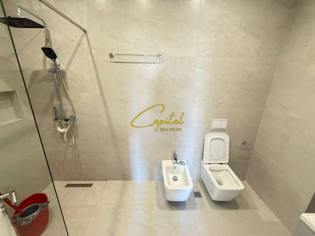 ZYRE ME QIRA 110 M2 KOMUNA E PARISIT 900 EURO