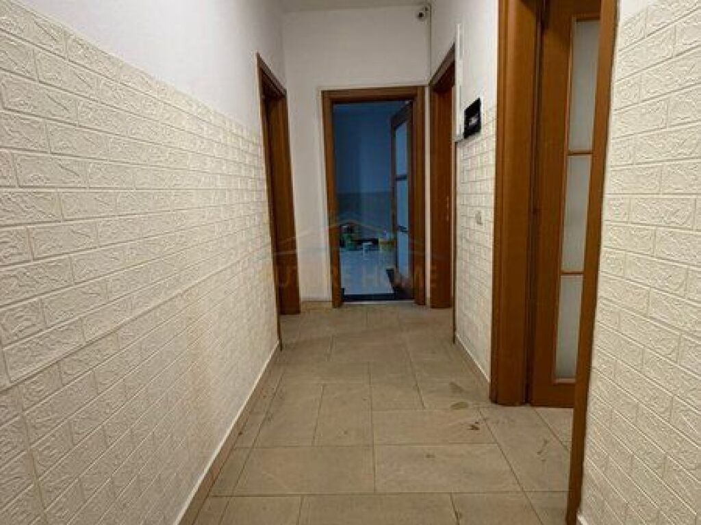 Shitet, Apartment 2+1, Rruga e Kavajës, Tiranë.