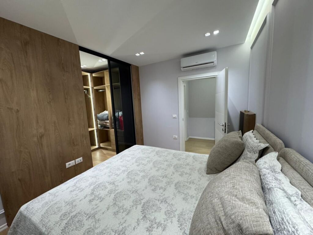 🏠 Affittasi appartamento 2+1+2 📍 Via Jordan Misja, vicino a SPAK – Tirana💰 80.000 lek al mese