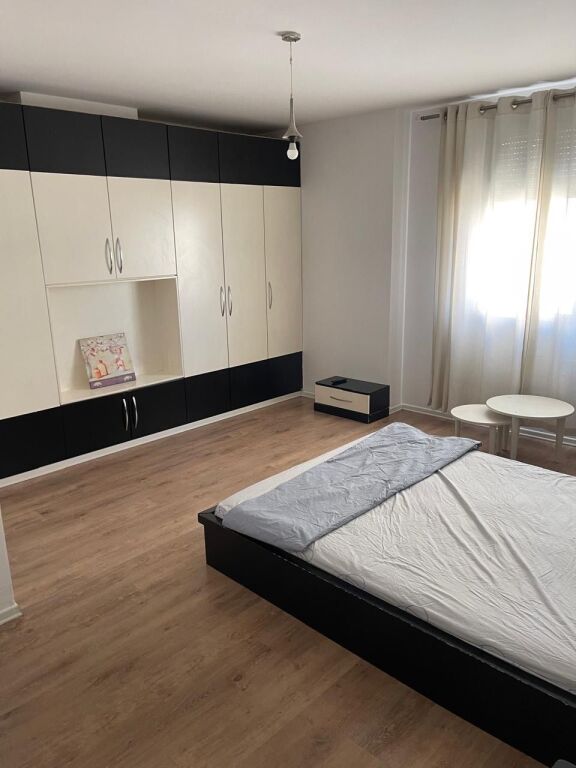 Jepet me qira Apartament 2+1 Misto Mame Pallatet Cabej