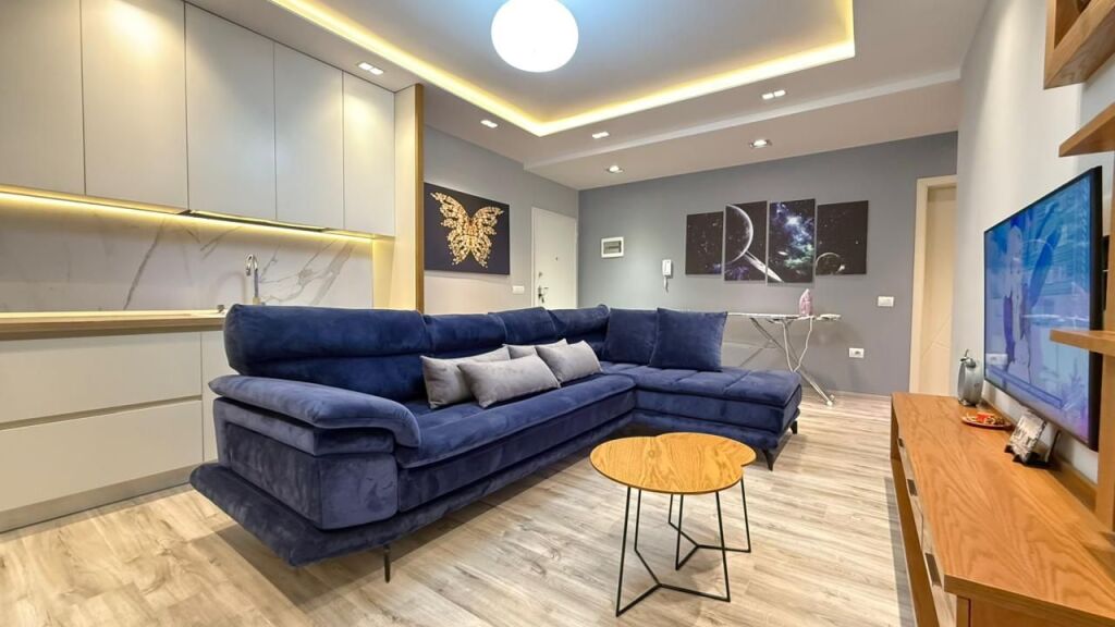 Apartament luksoz 1+1 me qira pranë Stacionit të Trenit