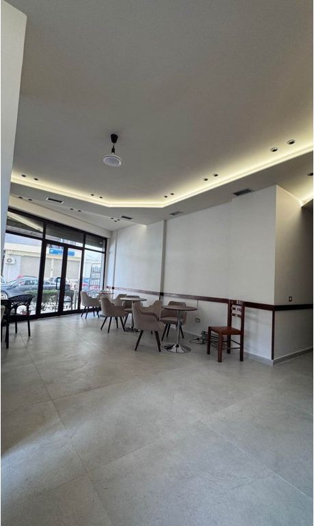 SHITJE BIZNESI BAR RESTORANT NE RINAS