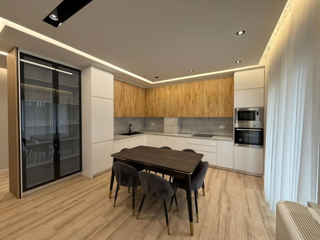 Apartament 3+1+2 Parking ofrohet per qira tek Montesori Schl tek Liqeni i Thate.
