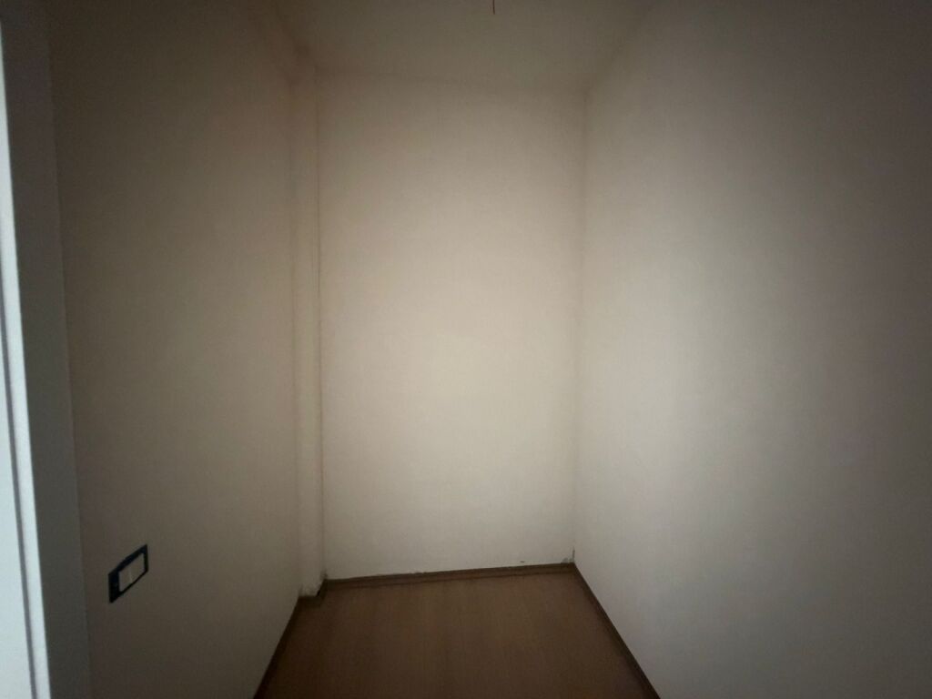 APPARTAMENTO 2+1+2 IN VENDITA A SAUK VECCHIO PRESSO LA RESIDENZA "PORTA TIRANA E RE"!
