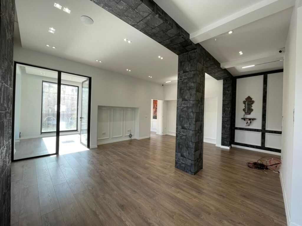 Business premises for rent at Shallvaret near Taivani.
