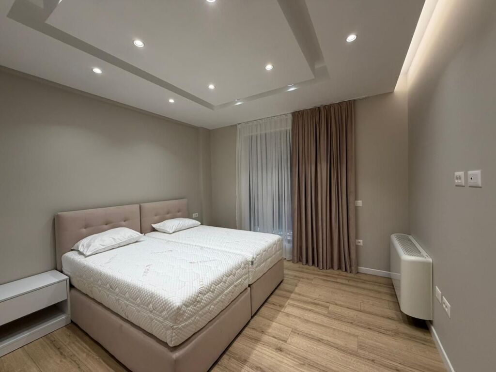 Apartament 3+1+2 Parking ofrohet per qira tek Montesori Schl tek Liqeni i Thate.