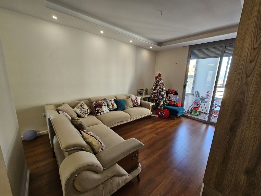 Apartament 2+1+2 per qira te Liqeni i Thate, Radisson