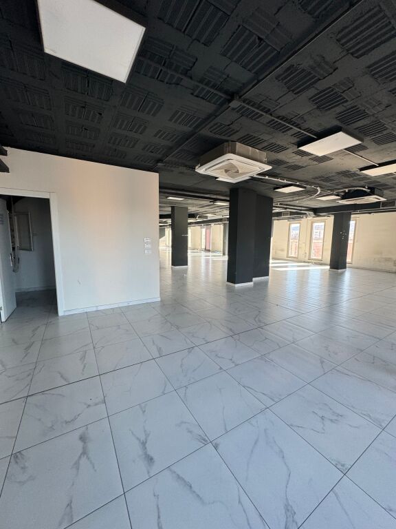 UFFICIO 1100 M2 IN AFFITTO ZOGU I ZI
