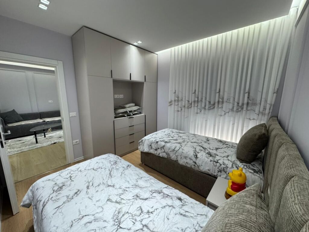 🏠 Affittasi appartamento 2+1+2 📍 Via Jordan Misja, vicino a SPAK – Tirana💰 80.000 lek al mese