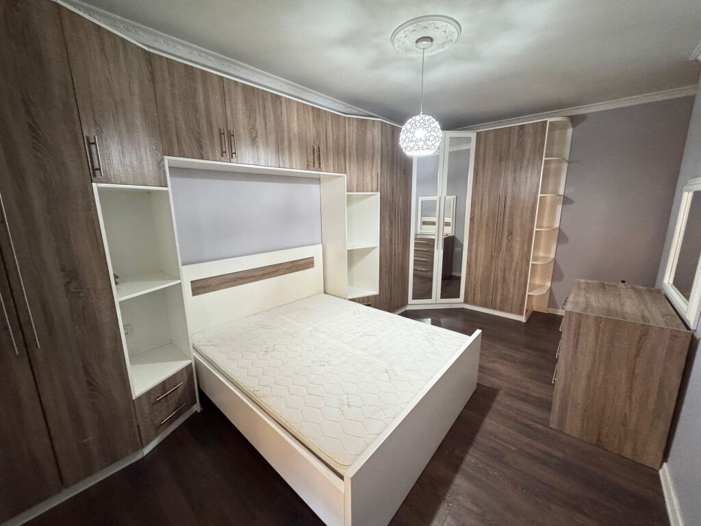 Jepet me qera Apartament 2+1  Adresa : Dob Bosko afer Spar  E mobiluar  Kati 2 pa ashensor  Cmimi 600€