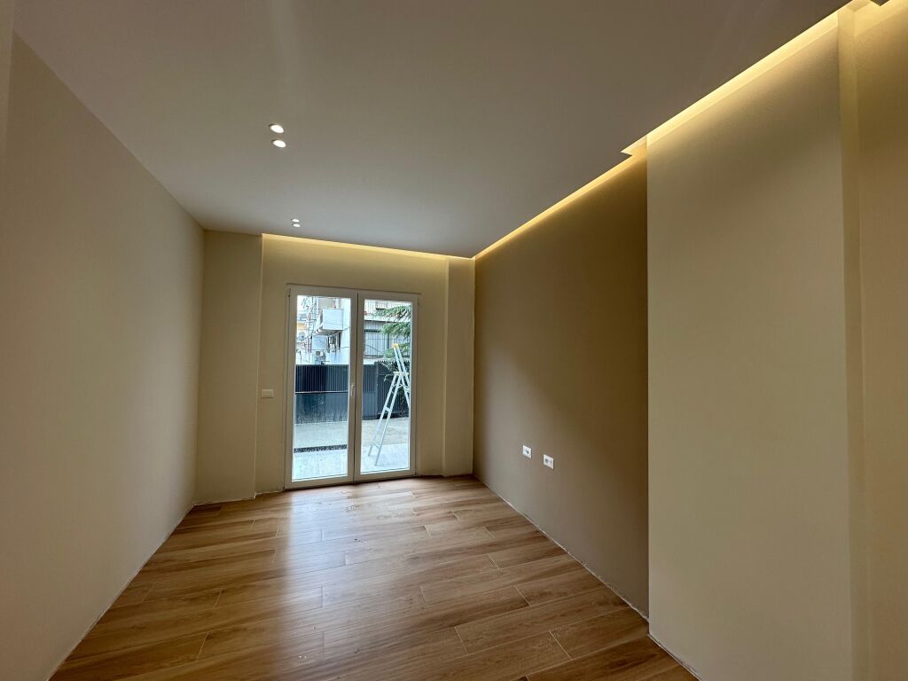 Apartament 2+1 per shitje tek Komuna e Parisit