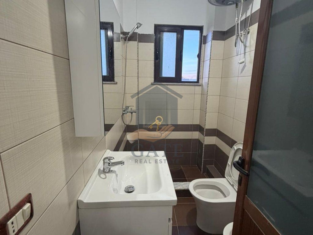 Appartamento elegante 2+1 in affitto nella zona molto richiesta vicino all'ex URT Durres.