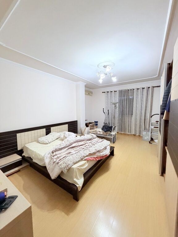 VENDESI APPARTAMENTO 3+1+2 PRANVERA,DURRES