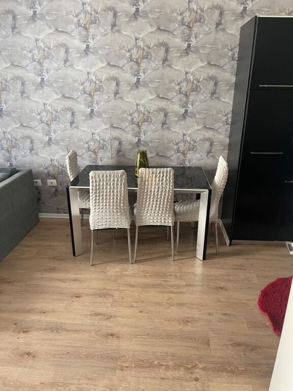 Jepet me qira Apartament 2+1 Misto Mame Pallatet Cabej