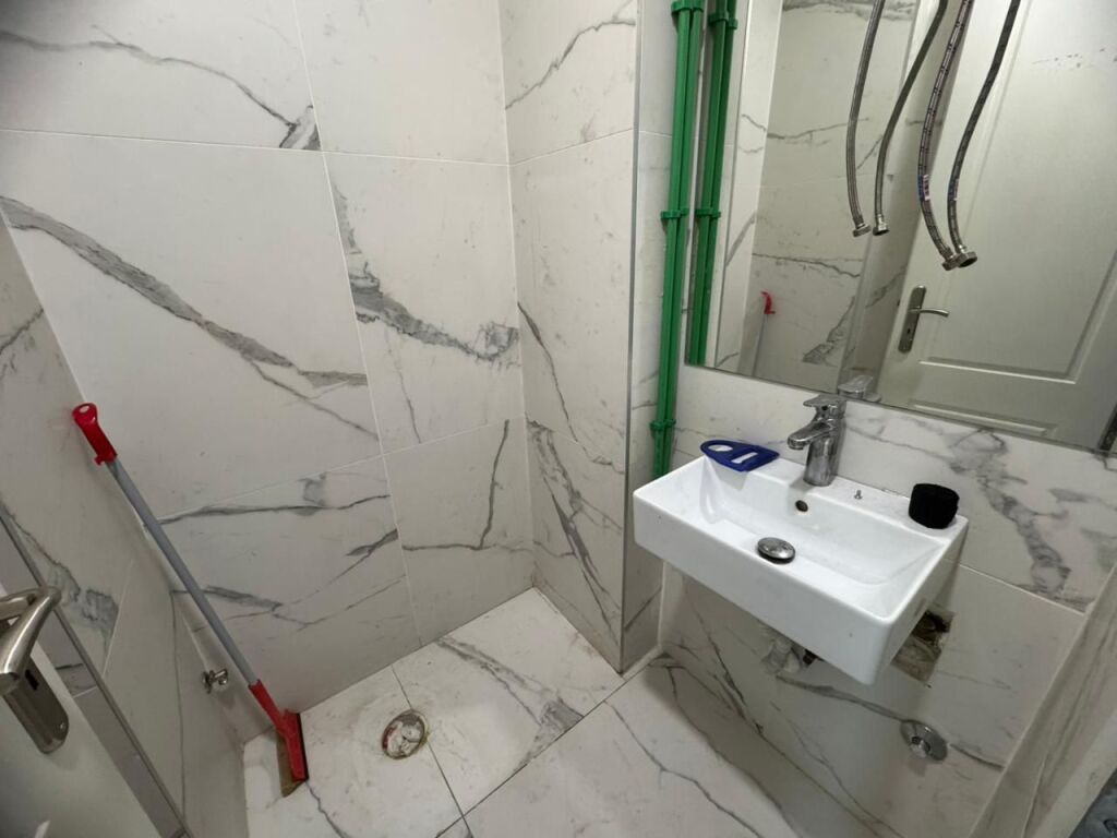 Negozio in Affitto – 21 Dhjetori !