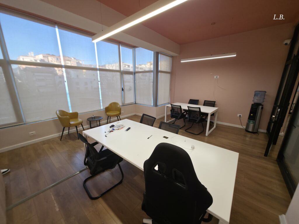 🏢 Ufficio in Affitto 220 m²