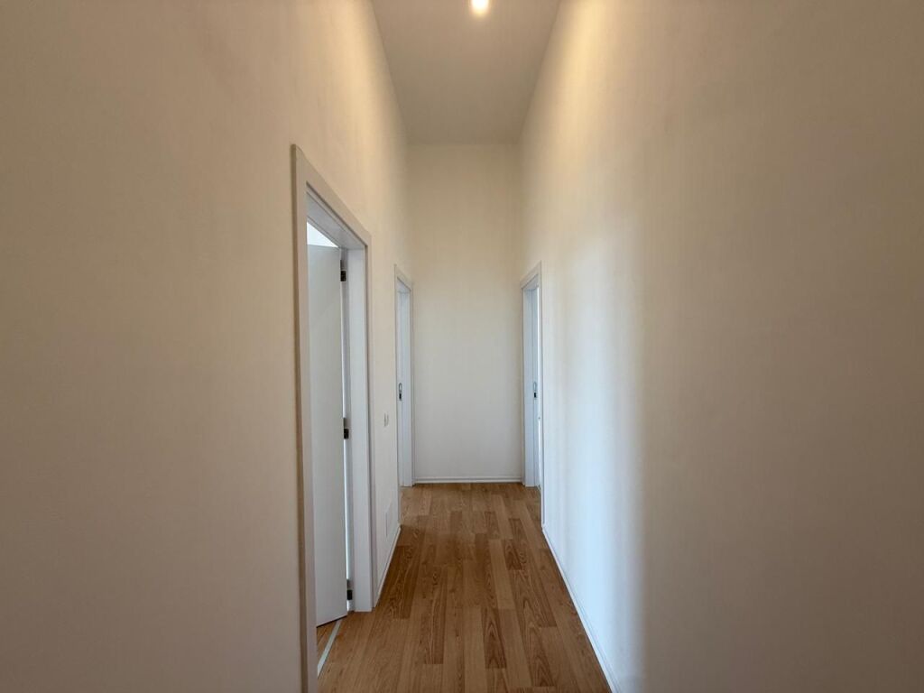🏡 Penthouse 3+1 for sale at Rruga e Barrikadave, Qender