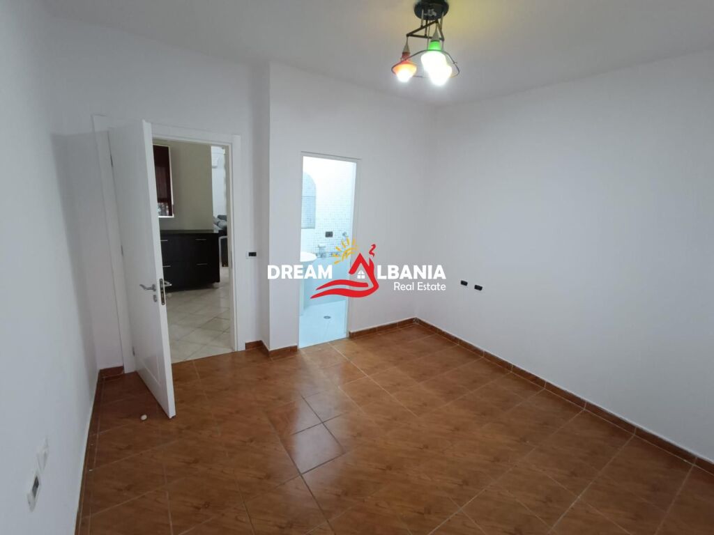 Ufficio vuoto in affitto in via Lidhja e Prizrenit vicino a Garda, Tirana (ID 42215485)
