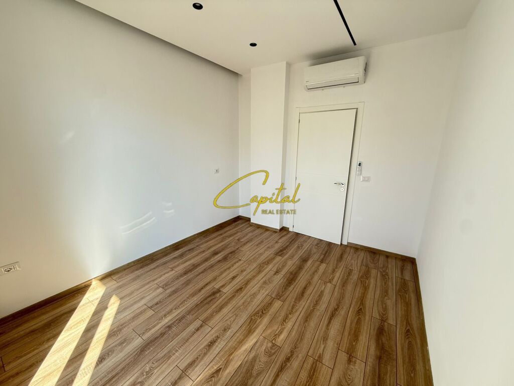 ZYRE ME QIRA 110 M2 KOMUNA E PARISIT 900 EURO