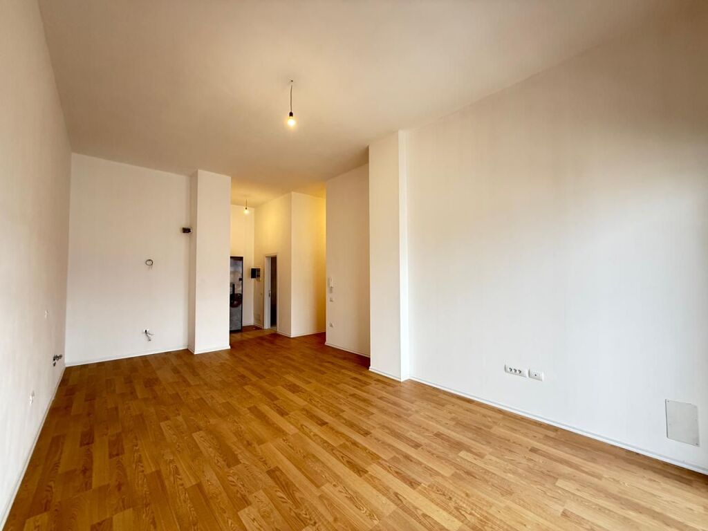 🏡 Penthouse 3+1 for sale at Rruga e Barrikadave, Qender
