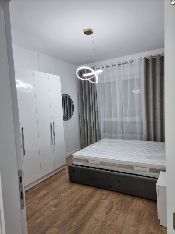 Apartament 1+1 me Garazh për Qira – Komuna e Parisit