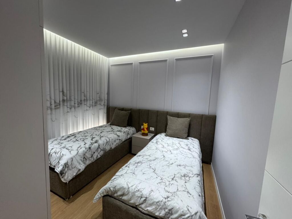 🏠 Affittasi appartamento 2+1+2 📍 Via Jordan Misja, vicino a SPAK – Tirana💰 80.000 lek al mese