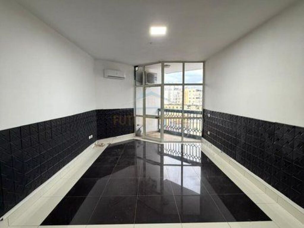 Shitet, Apartment 2+1, Rruga e Kavajës, Tiranë.
