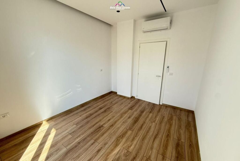 Ufficio in Affitto 2+1 Vicino al Comune di Parigi (ID BZ2824) Tirana