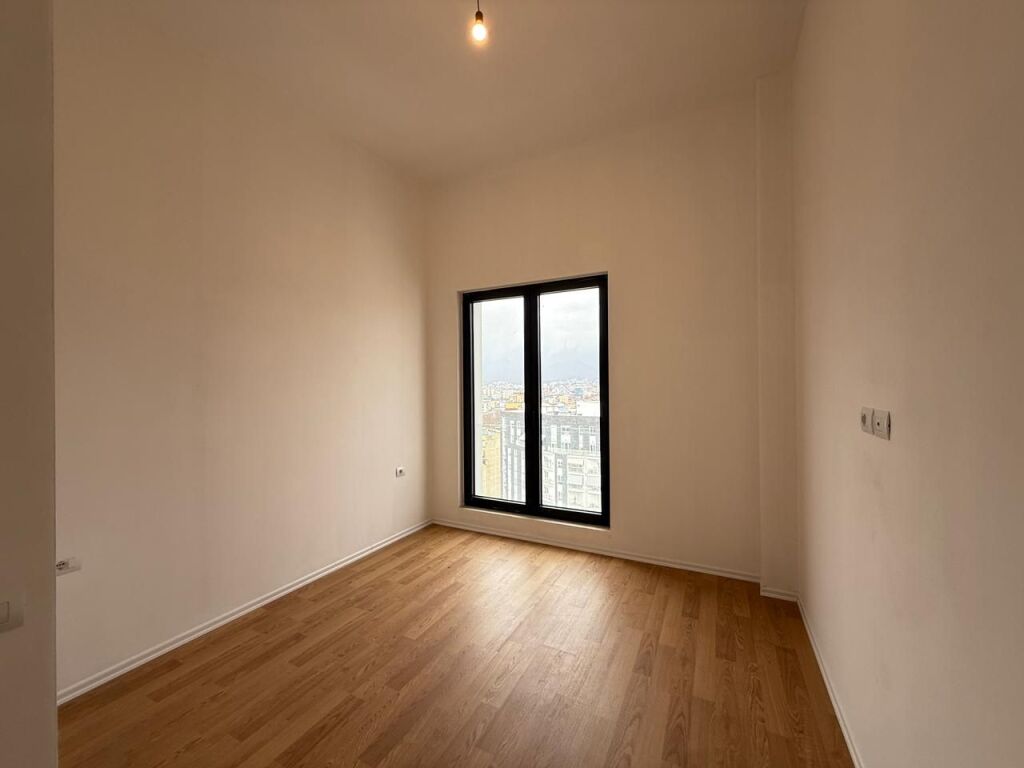 🏡 Penthouse 3+1 for sale at Rruga e Barrikadave, Qender