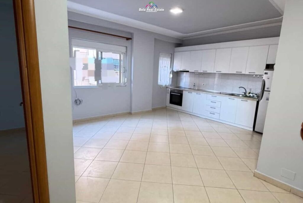 Appartamento In Affitto 2+1 Vicino alla Scuola Rossa (ID B2201732) Tirana