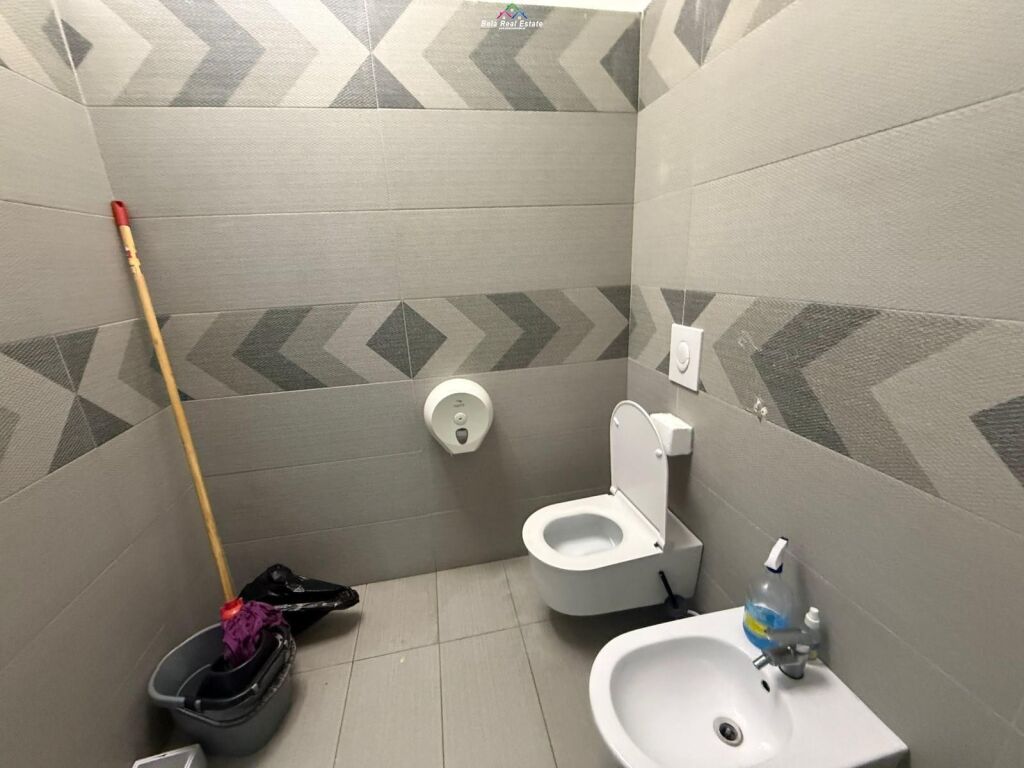 Ufficio in Affitto presso l'ex Esposizione (ID BZ2823) Tirana