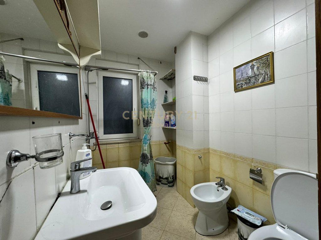 JEPET ME QERA APARTAMENT 2+1 TEK LIQENI I THATE