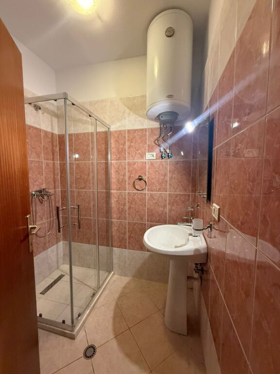 Apartament 3+1+2 për Qera – Bulevardi i Ri / Stacioni i Trenit