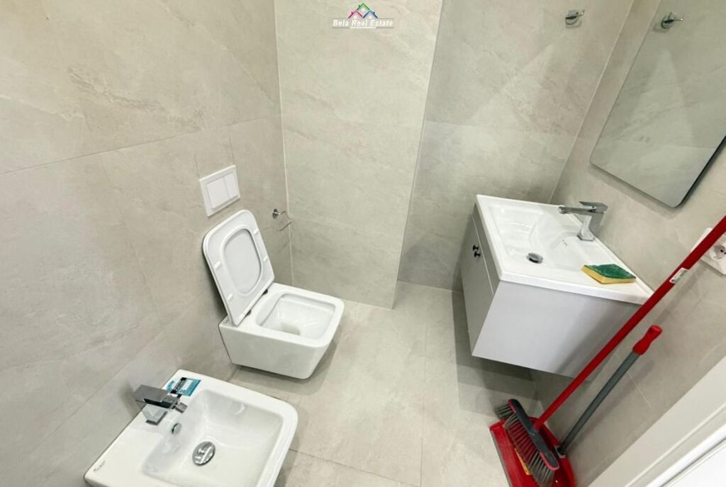 Ufficio in Affitto 2+1 Vicino al Comune di Parigi (ID BZ2824) Tirana