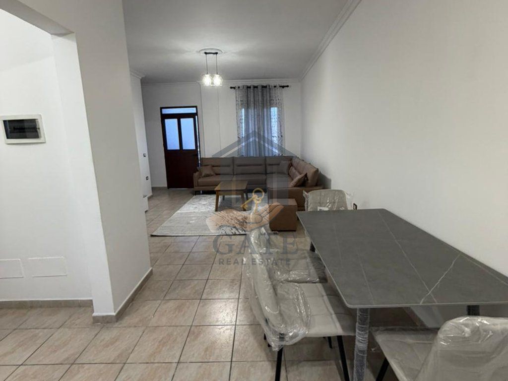 Appartamento elegante 2+1 in affitto nella zona molto richiesta vicino all'ex URT Durres.