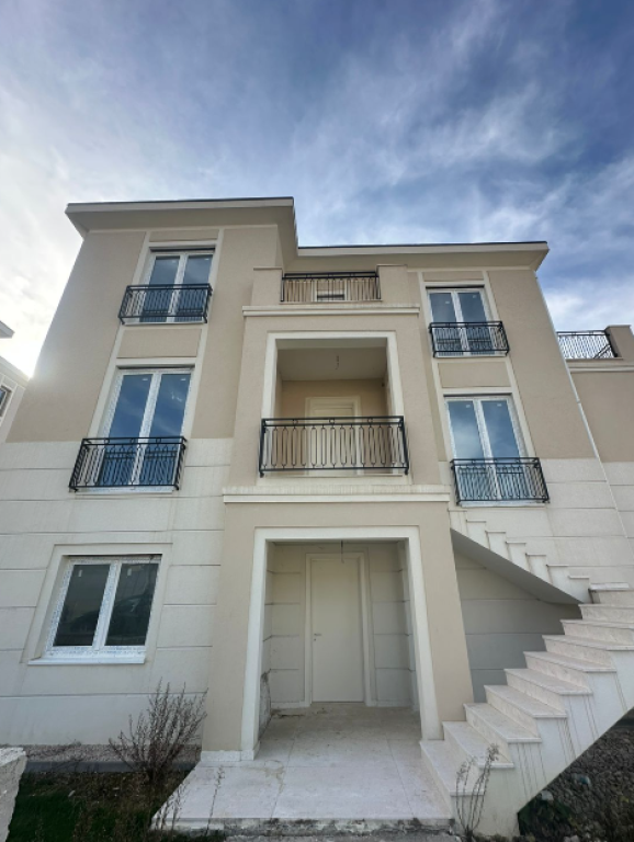 🏡 Luxury 3-Storey Villa for Sale – Collina Verde | near TEG