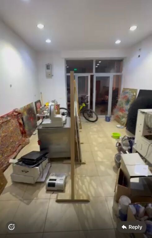 Negozio con una superficie di 75m2, Myslym Shyri dietro l'ufficio postale, 600 euro