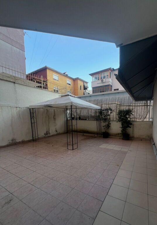 1+1, with veranda, furnished in Fresk, 400 thousand lek