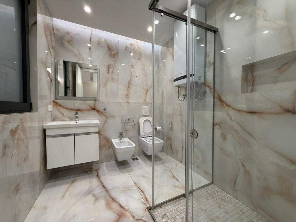 Apartament 3+1+2 Parking ofrohet per qira tek Montesori Schl tek Liqeni i Thate.