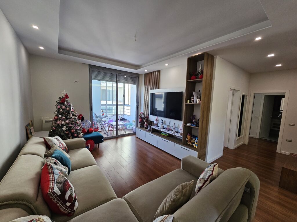 Apartament 2+1+2 per qira te Liqeni i Thate, Radisson