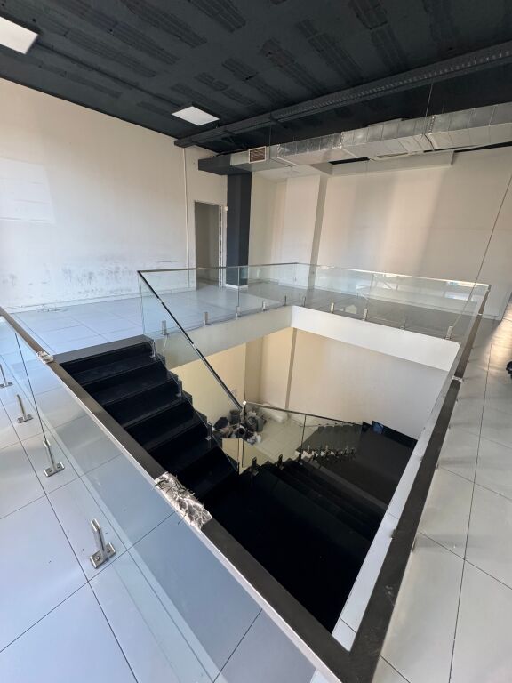 UFFICIO 1100 M2 IN AFFITTO ZOGU I ZI
