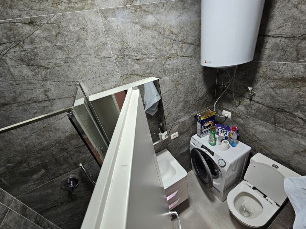 Apartament 2+1+2 per qira te Liqeni i Thate, Radisson