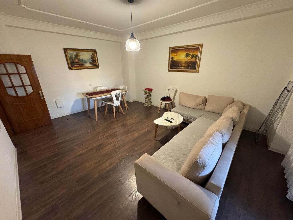Jepet me qera Apartament 2+1  Adresa : Dob Bosko afer Spar  E mobiluar  Kati 2 pa ashensor  Cmimi 600€