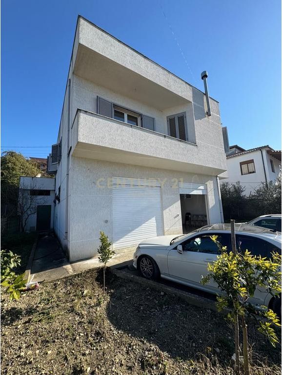Villa for sale – Arapaj, Durrës Strategic location near the main road .